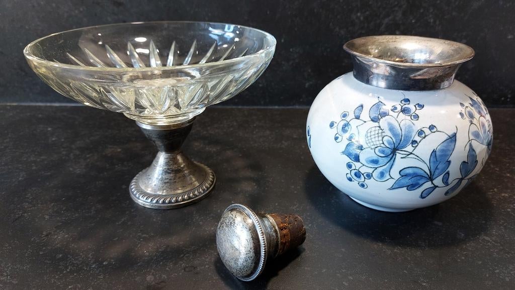 Zilver montuur kristal schaal, aardewerk vaasje, flessenstop, Antiek en Kunst, Ophalen of Verzenden