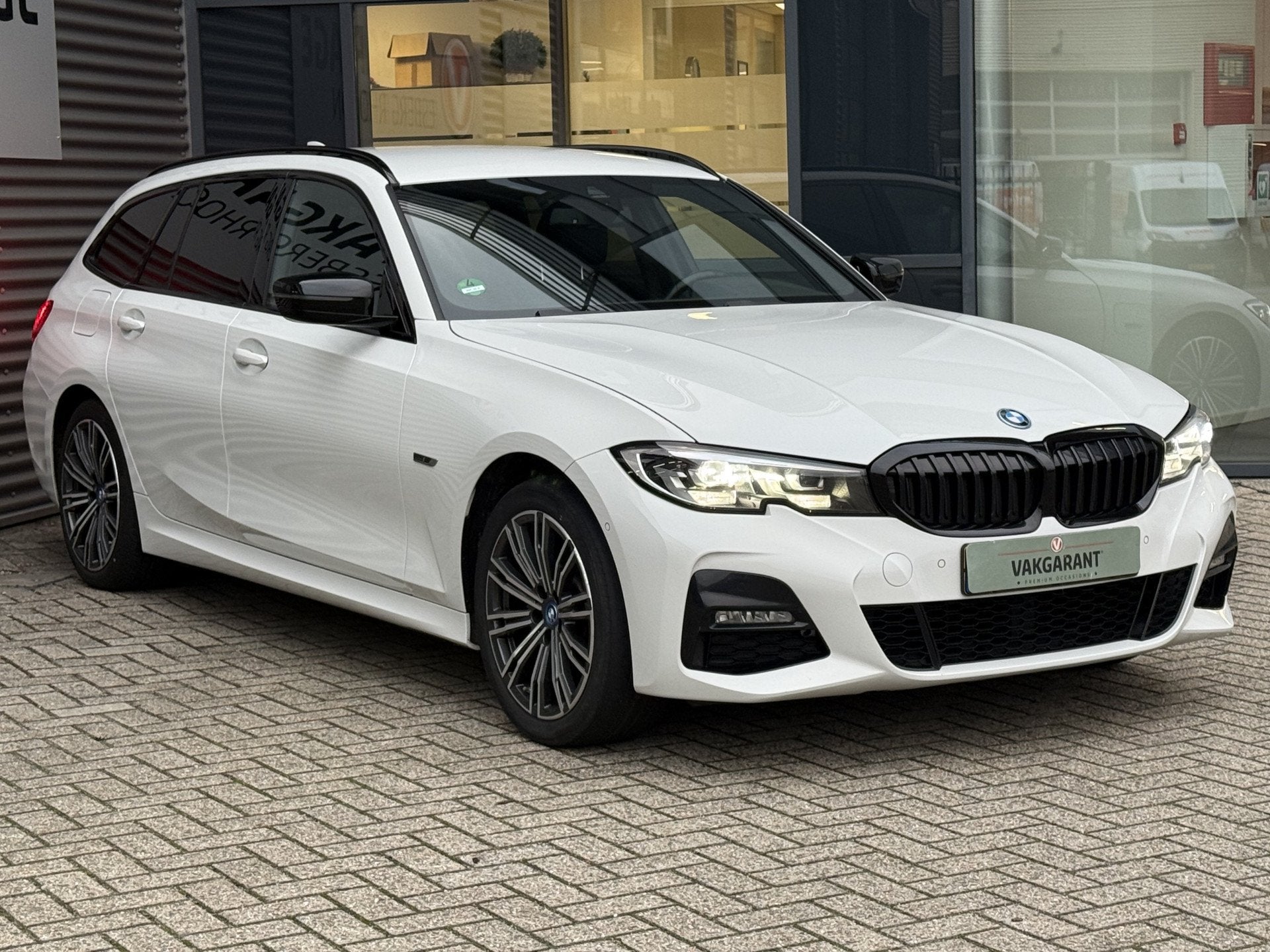 BMW 3 Serie Touring 320e M-SPORT PHEV NAVI/CAM,SHADOWLINE,LE, Gebruikt, Zwart, 4 cilinders, Wit