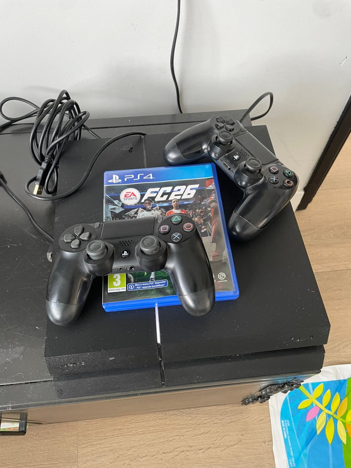 Playstation 4 + 2 controllers + EAFC 26, Ophalen, Met 2 controllers, Original, Gebruikt