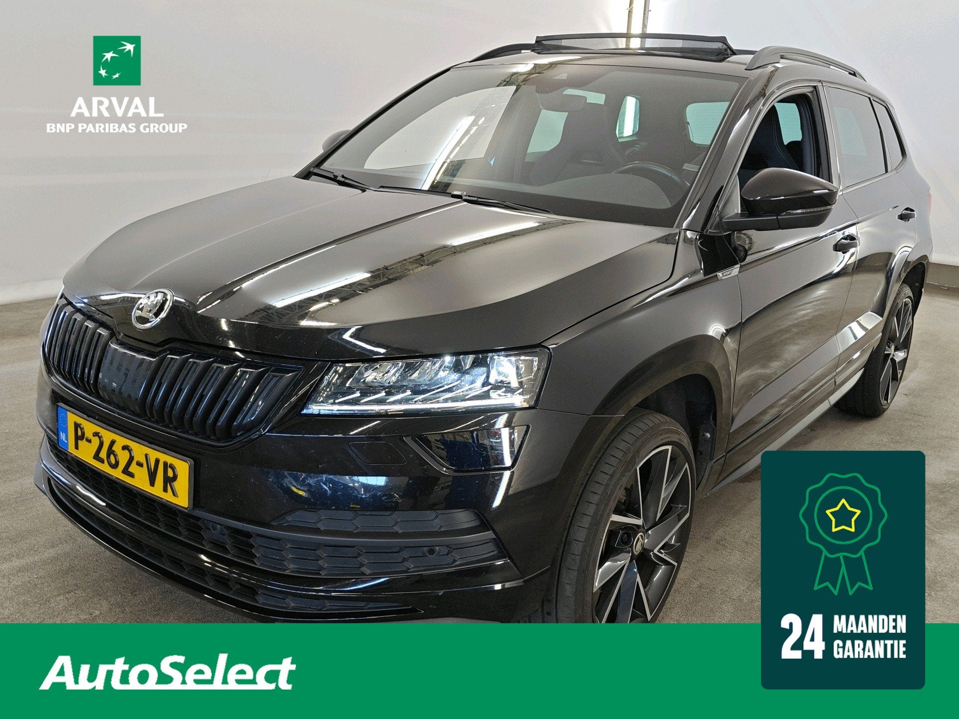 Skoda Karoq 1.5 TSI 150pk Automaat Sportline Business | Pano, Auto's, Skoda, Stof, 4 cilinders, 24 maanden, Zwart
