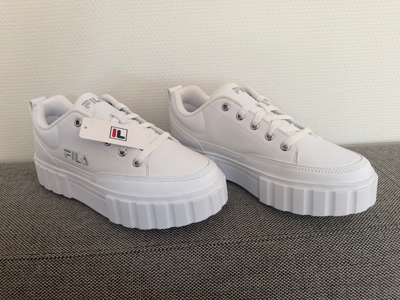 NIEUW IN DOOS | Fila Sandblast sneakers - maat 39, Wit, Nieuw, Ophalen of Verzenden, Sneakers of Gympen