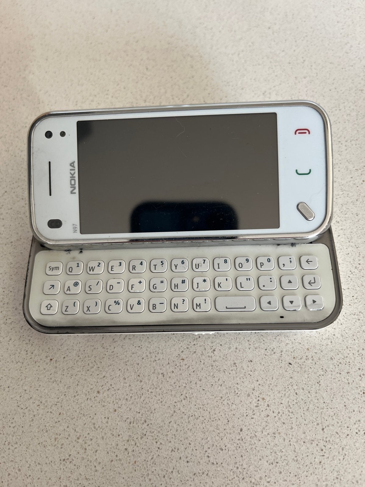 Nokia N97 met uitschuifbaar toetsenbord en roze hoesje, Telecommunicatie, Mobiele telefoons | Overige merken, Gebruikt, Schuifmodel