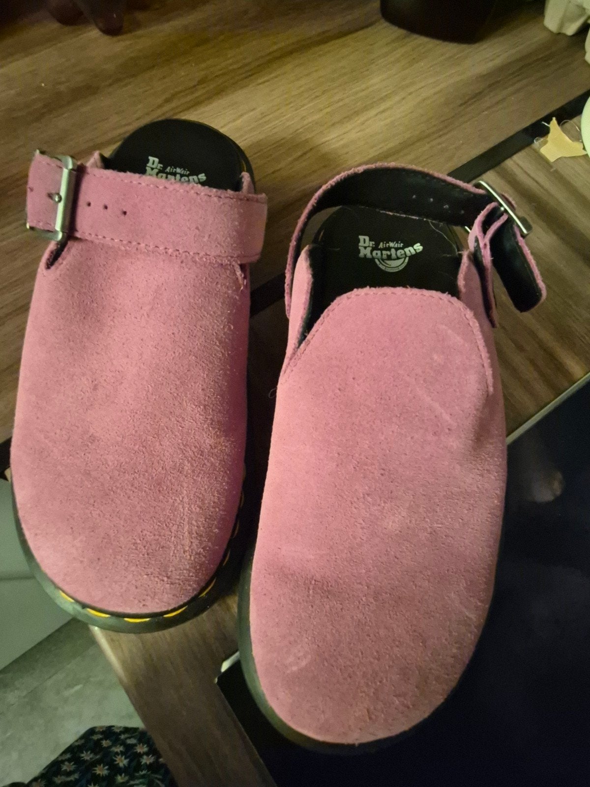 Dr. Martens roze suède sandalen/muiltjes, Kleding | Dames, Schoenen, Roze, Sandalen of Muiltjes, Ophalen of Verzenden, Dr. Martens
