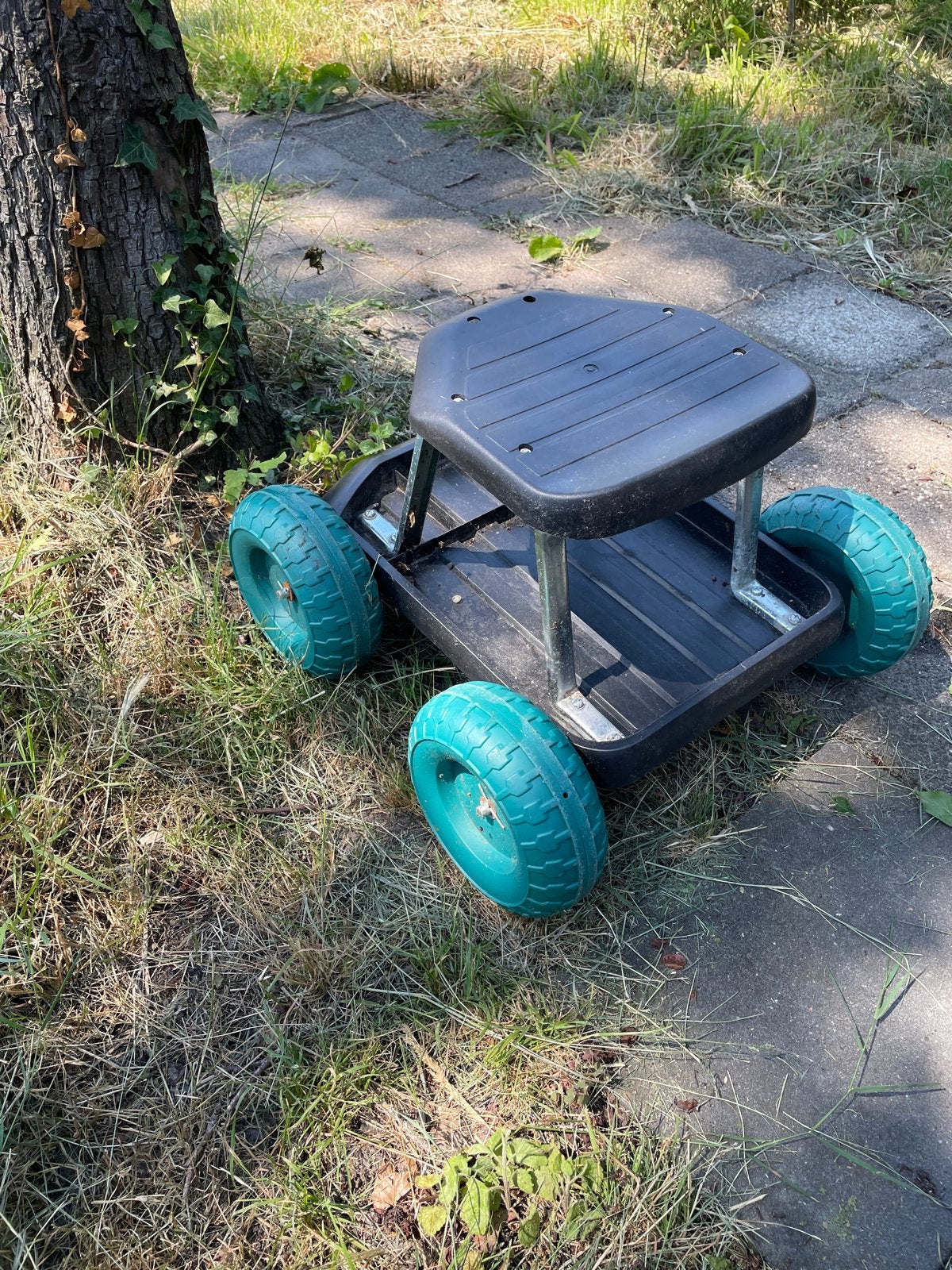 Karretje om zittend onkruid te wieden, Ophalen, Gebruikt