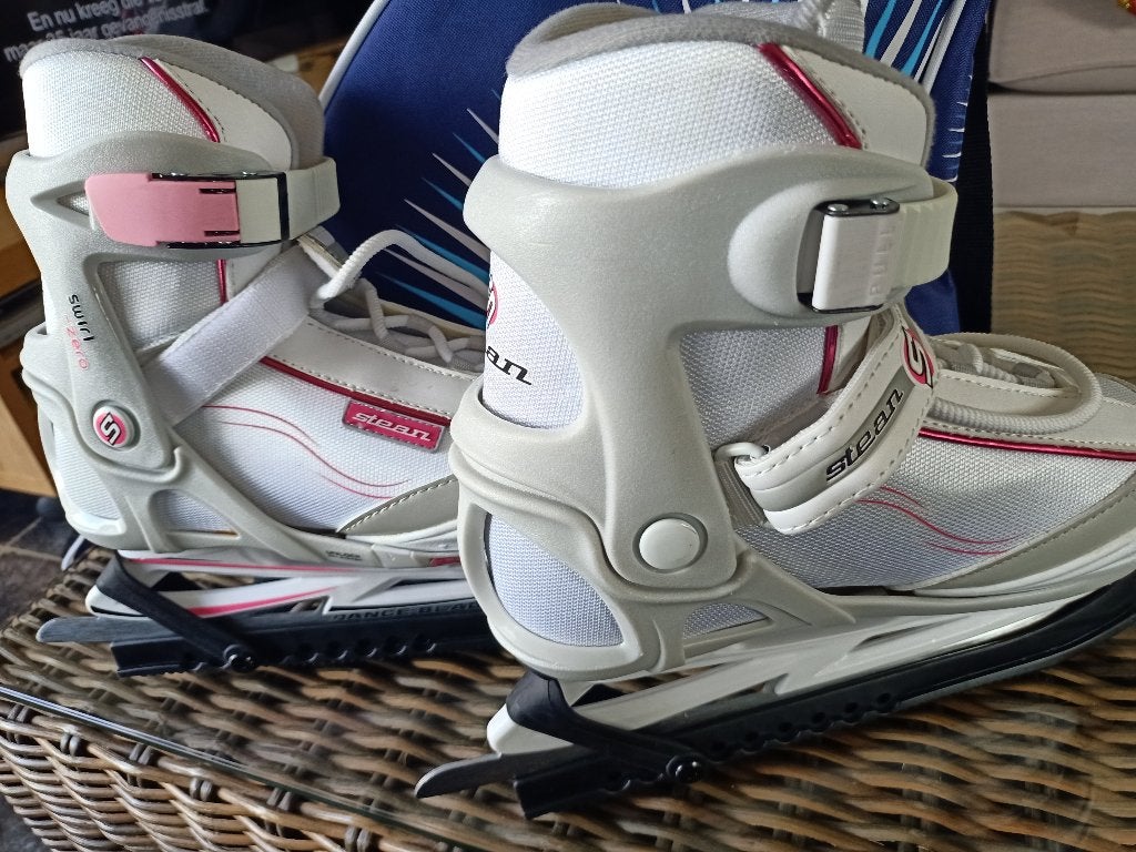 Dames schaatsen merk Stean, verstelbaar 38-41 ZGAN, Ophalen of Verzenden, Zo goed als nieuw, IJshockeyschaatsen, Overige merken