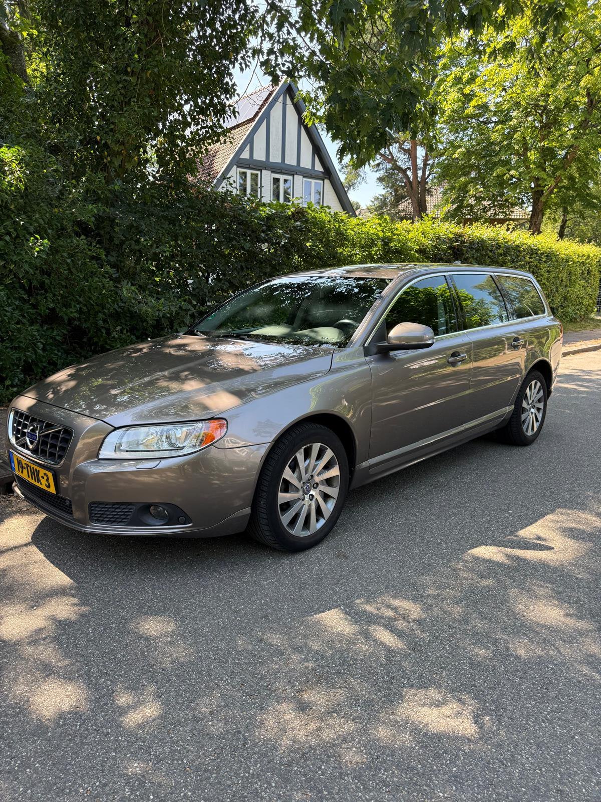 Volvo V70 1.6 T4 • 2012 • NAP 165.800km • APK • onderhouden, Stationwagon, Handgeschakeld, Grijs, Particulier
