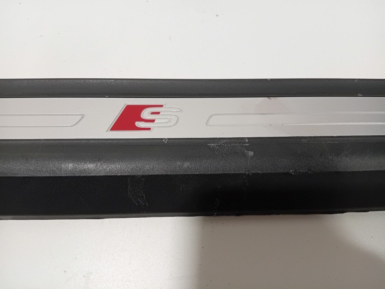 Sierlijst Audi Q8, Onderdelen@venauto.nl, Van der Ven Autorecycling B.V., Gebruikt, Ettenseweg 76, 4706 PB Roosendaal, The Netherlands