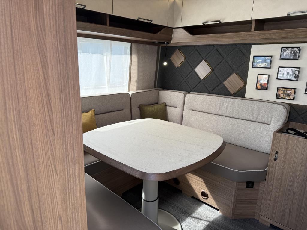 Tabbert Cazadora 550 E, Enkele bedden, Rondzit, Zondag open, Caravans en Kamperen, Schokbreker, Rondzit, Tabbert, Bedrijf