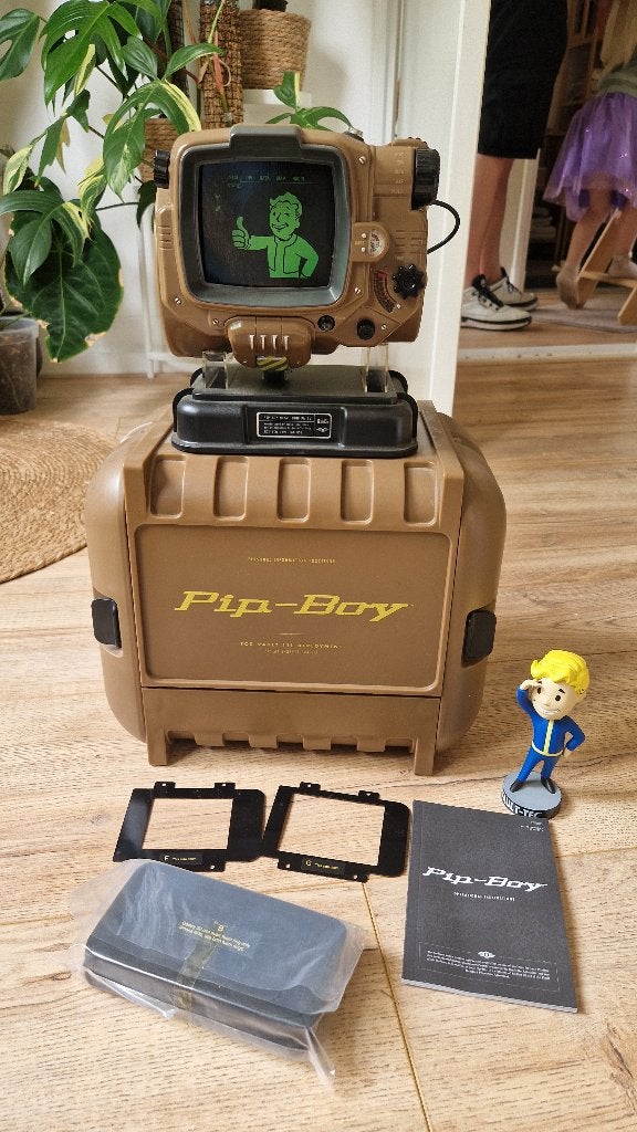 Fall Out 4 Pip-boy Collecter Item (exclusief spel), 1 speler, Ophalen, Zo goed als nieuw, Vanaf 3 jaar