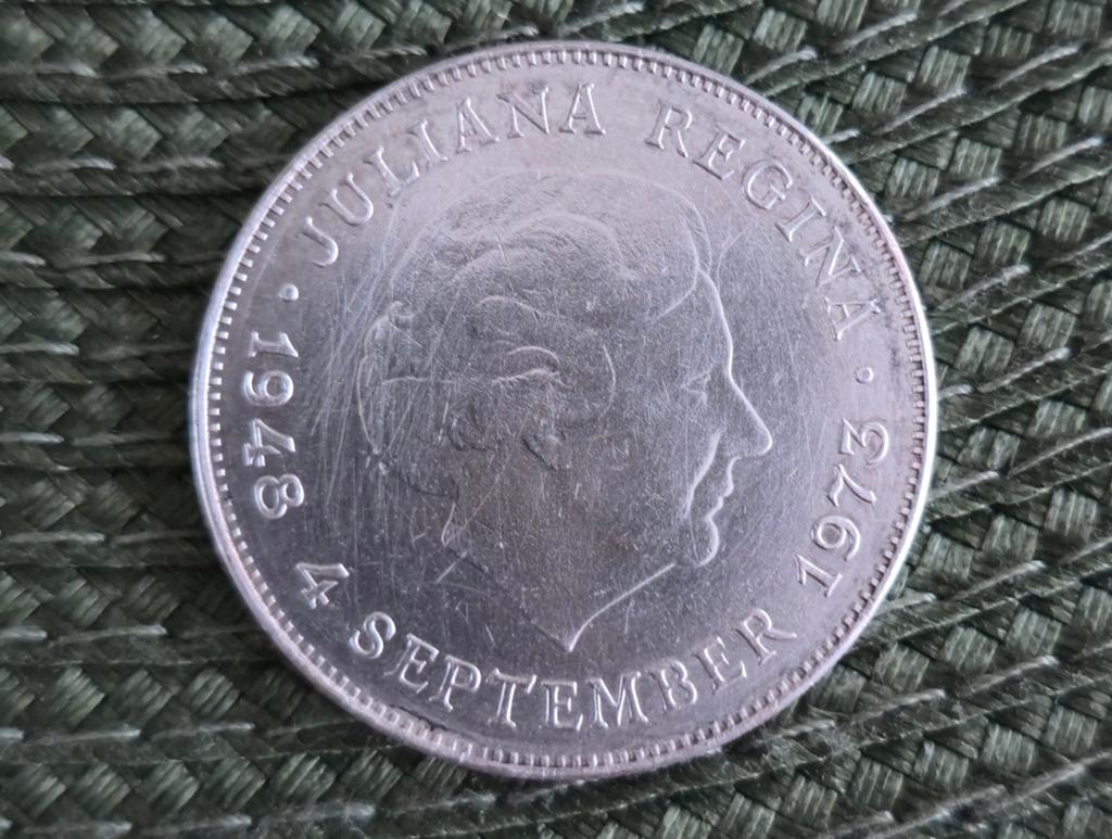 Zilveren 10 Gulden Munt Koningin Juliana 1973, Koningin Juliana, Zilver, Ophalen of Verzenden, Losse munt