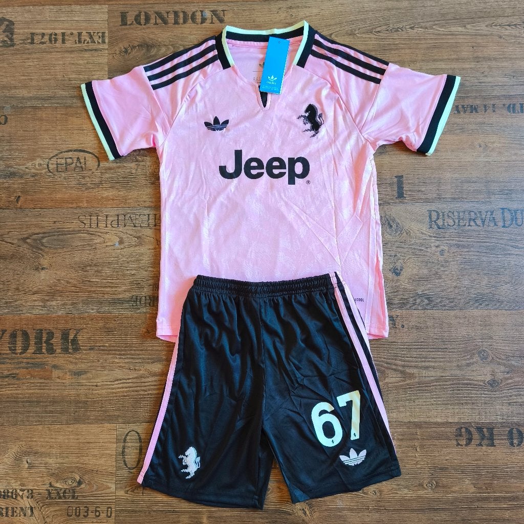 Juventus Uit Tenue Shirt + Broekje 26/27, Maat XS of kleiner, Ophalen of Verzenden, Nieuw, Shirt