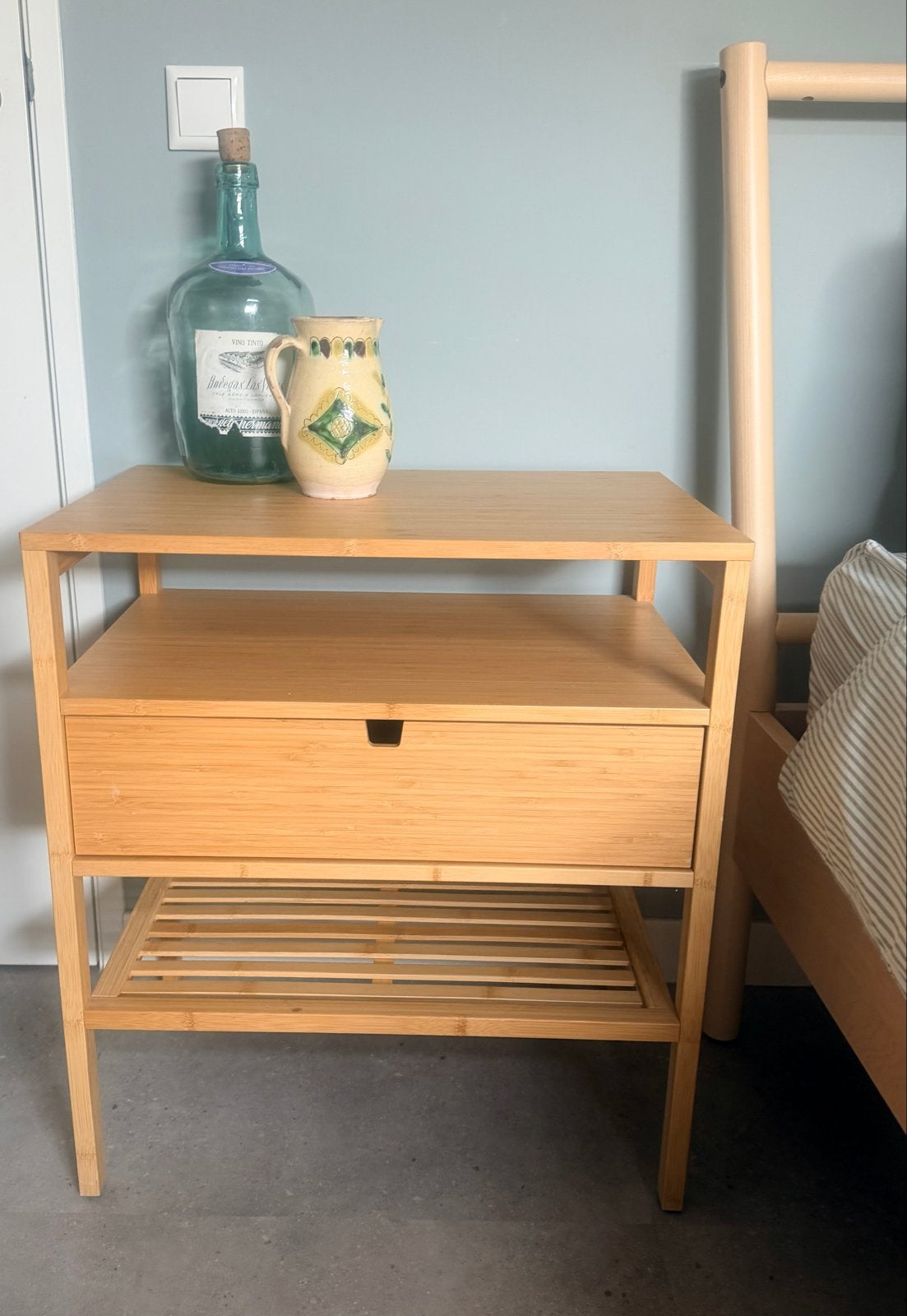 IKEA NORDKISA Nachtkastje met lade en open vak - Bamboe, Ophalen, Minder dan 45 cm, 55 tot 70 cm, Zo goed als nieuw