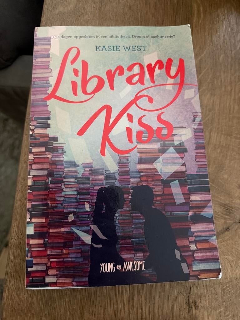 WK7.  Kasie West - Library kiss, Ophalen of Verzenden, Gelezen, Kasie West