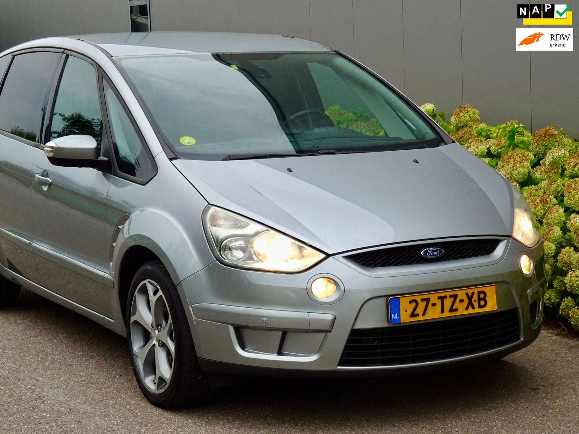 Ford S-Max 2.5 20V Turbo | 7 Stoelen | Trekhaak | NL |, Auto's, Ford, Voorwielaandrijving, Dealer onderhouden, Stof, Gebruikt