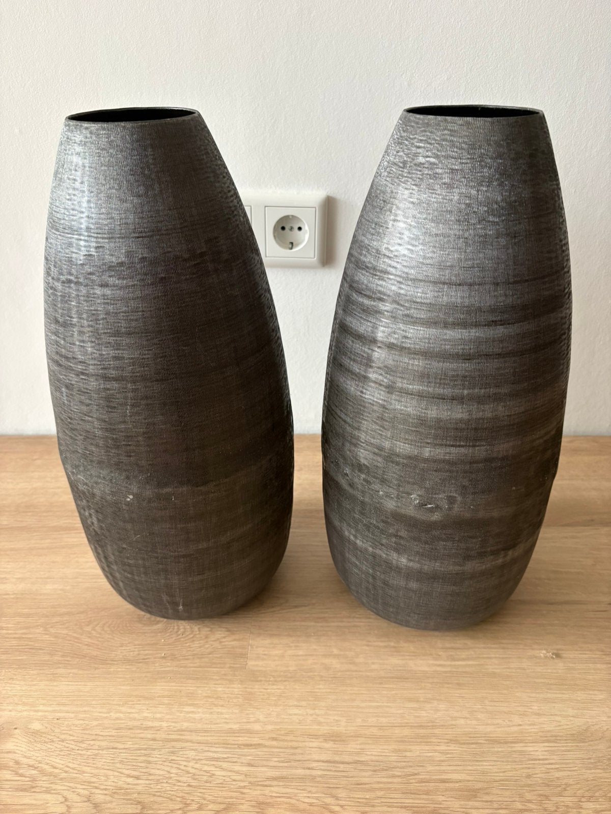 Mooie grijs metalen vazen 42 cm hoog, Huis en Inrichting, Woonaccessoires | Vazen, Ophalen of Verzenden, Zo goed als nieuw, Metaal