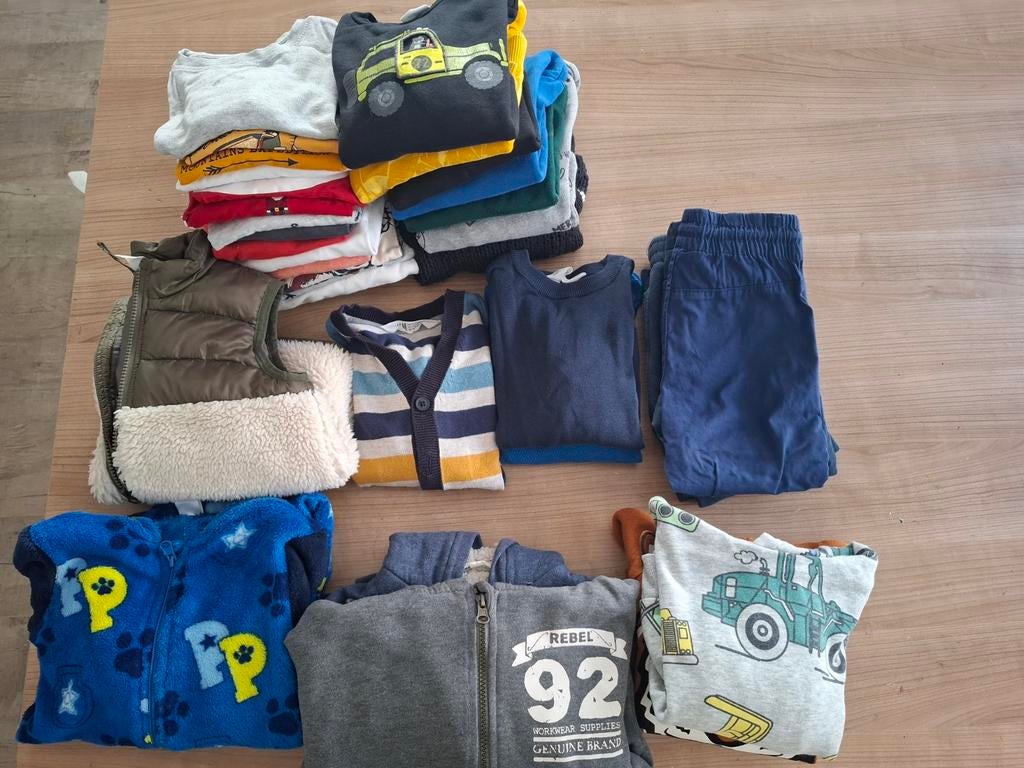 Groot kledingpakket jongens maat 98/104 (30+ stuks), Ophalen