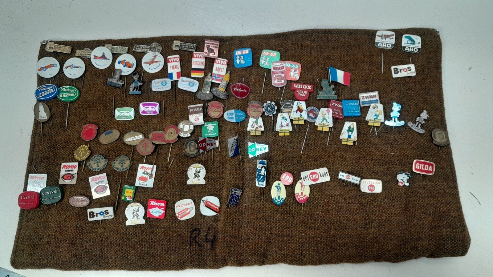 Verzameling speltjes opspeld speltje antiek ouderwets, Ophalen of Verzenden, Zo goed als nieuw, Merk, Speldje of Pin
