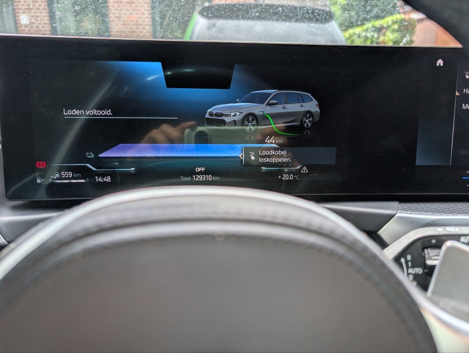 Foto 9 van BMW 330e Touring LCI M pakket + M Performance Brooklyn Grau