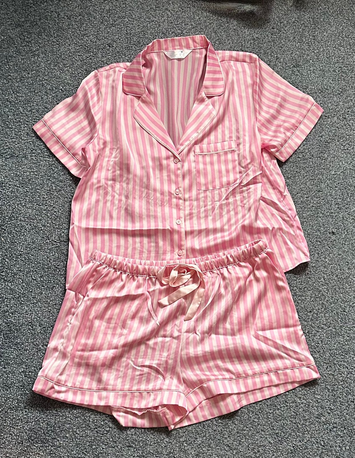 Pyjama roze satijn met strepen mt M Primark NIEUW, Kleding | Dames, Ophalen of Verzenden, Nieuw, Maat 38/40 (M)