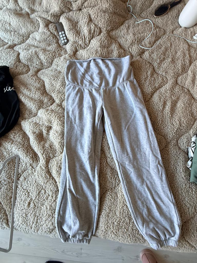 Zwangerschapsbroeken en joggingbroek - maten 40, 42, L/XL, Maat 42/44 (L), Ophalen of Verzenden, Zo goed als nieuw, Grijs