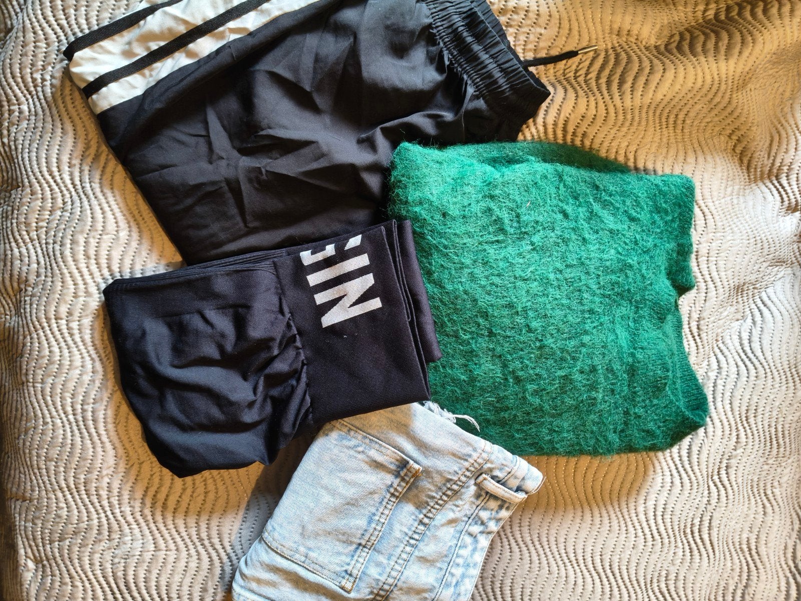 Diverse kledingstukken maat M, Overige kleuren, Nike, Ophalen of Verzenden, W30 - W32 (confectie 38/40)