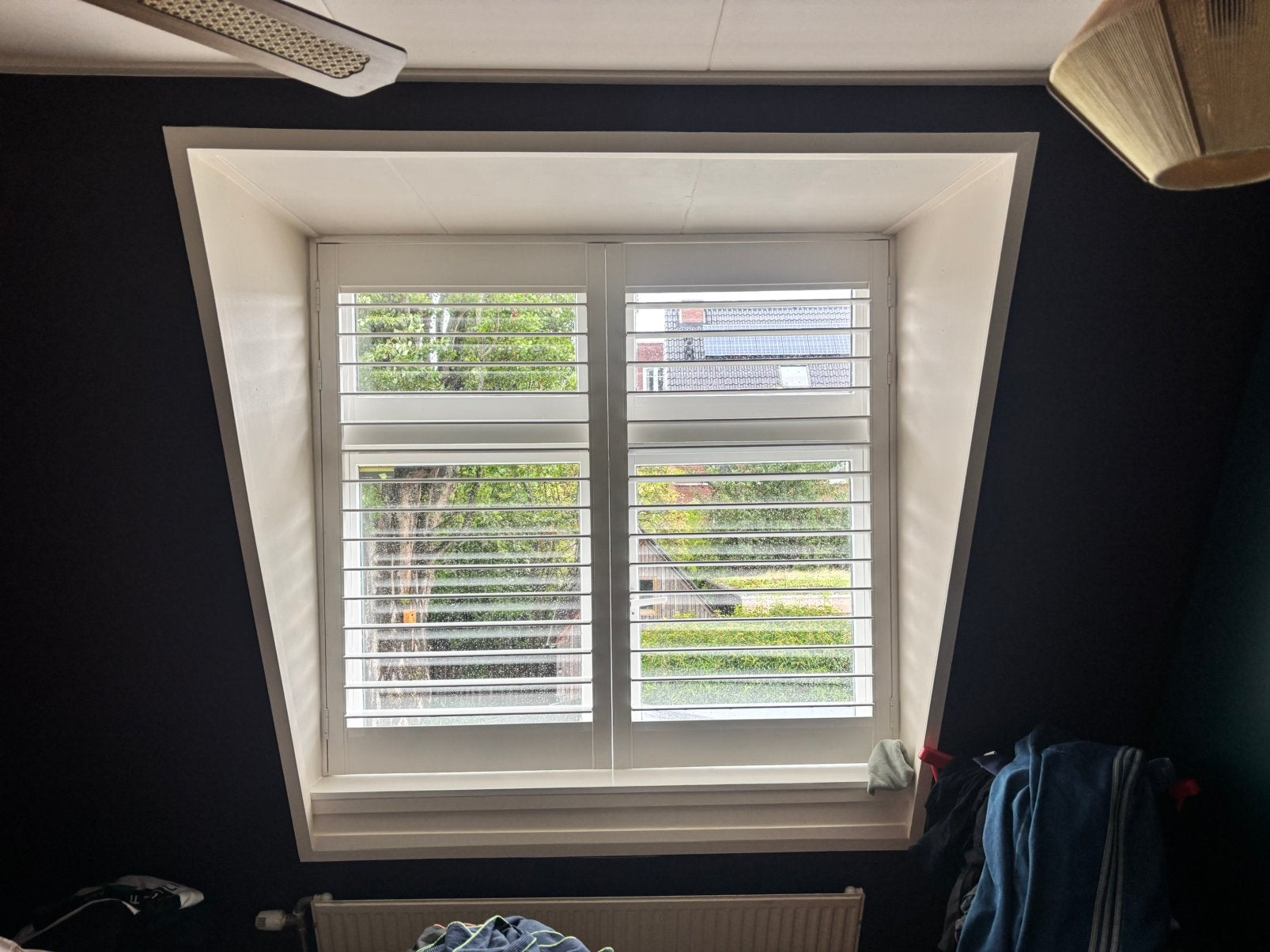 2 stuks Witte shutters 138x74 cm, Ophalen, Gebruikt, Zonwerend, Wit