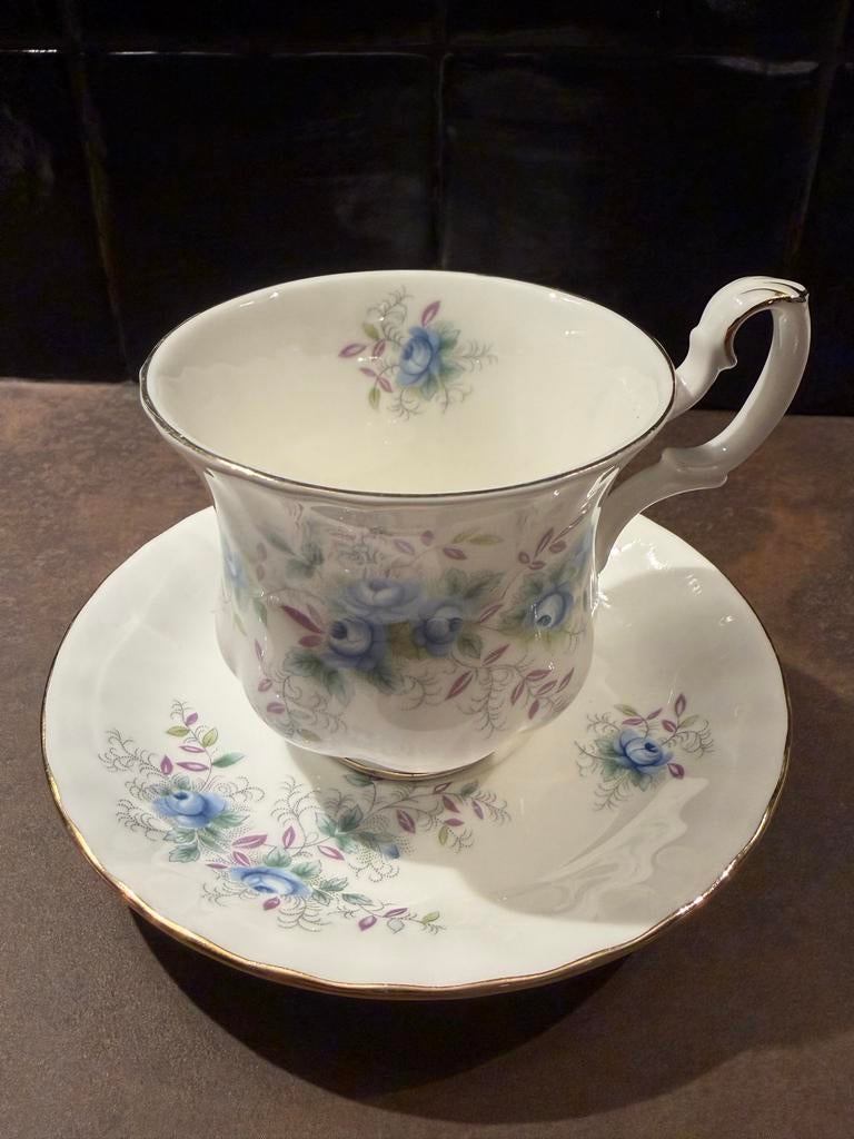 Royal Albert Blue Blossom Kop en Schotel, Antiek en Kunst, Ophalen of Verzenden