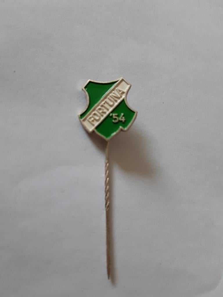 Speldje Fortuna '54, Verzamelen, Speldjes, Pins en Buttons, Ophalen of Verzenden, Zo goed als nieuw, Sport, Speldje of Pin