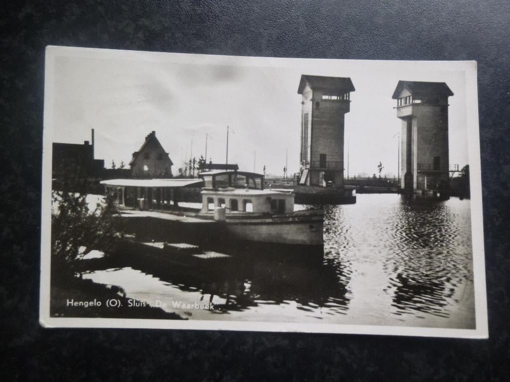 HENGELO Ov Sluis De Waarbeek met boot v/d Waarbeek 1947, Ophalen of Verzenden, 1940 tot 1960, Overijssel