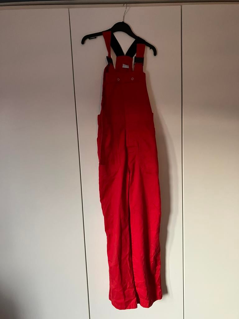 Rode overall / tuinbroek carnaval, Kinderen en Baby's, Carnavalskleding en Verkleedspullen, Ophalen, Gebruikt, 146 t/m 152, Jongen of Meisje