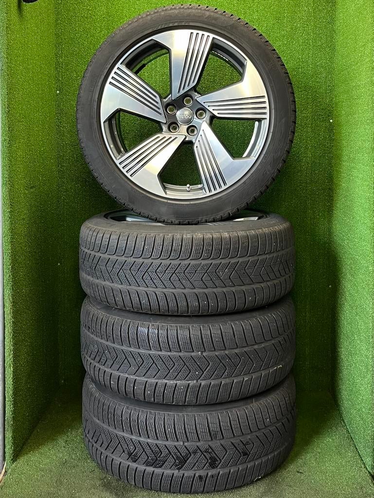 Originele 21 inch Audi E-Tron velgen met winterbanden, Auto-onderdelen, Gebruikt, 265 mm, Banden en Velgen, Personenwagen