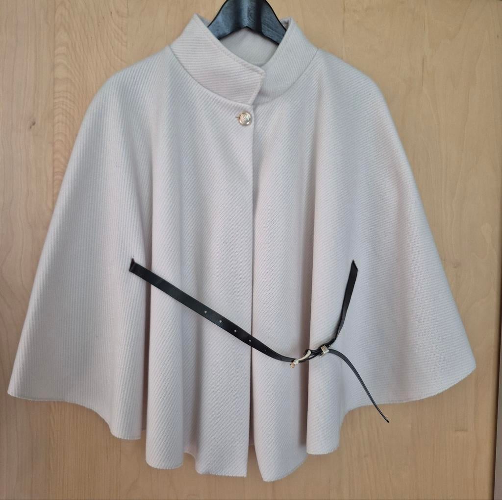 Capeje Britt Dejacque nieuw, Ophalen of Verzenden, Nieuw, Maat 38/40 (M), Beige