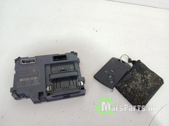 Kaartlezer (slot) van een Renault Captur, Gebruikt, -, Renault, -