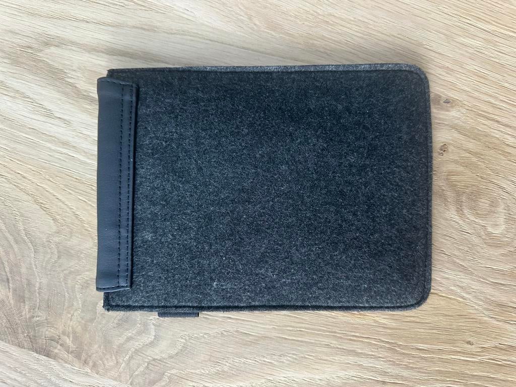 Incipio 3-in-1 Set: Sleeve, Stylus Pen & Oortjes 11 stuks, Computers en Software, Laptophoezen, Nieuw, Ophalen of Verzenden