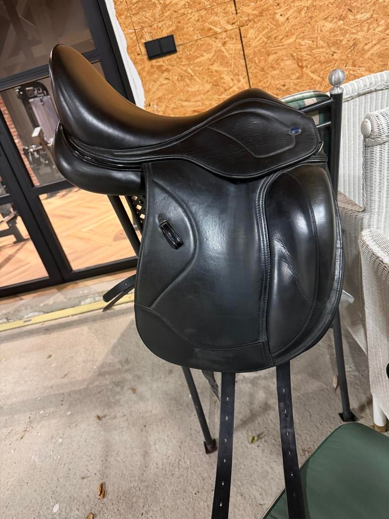 Mooi Ikonic dressuurzadel 16.5 inch mono, Dieren en Toebehoren, Paarden en Pony's | Zadels, Dressuur, Ophalen of Verzenden