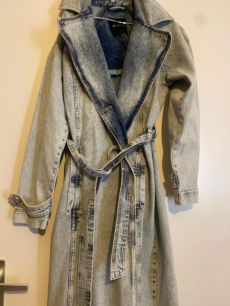 Nikkie Spijker Trenchcoat - Stijlvol!, Kleding | Dames, Ophalen, Blauw, Zo goed als nieuw, Jasje