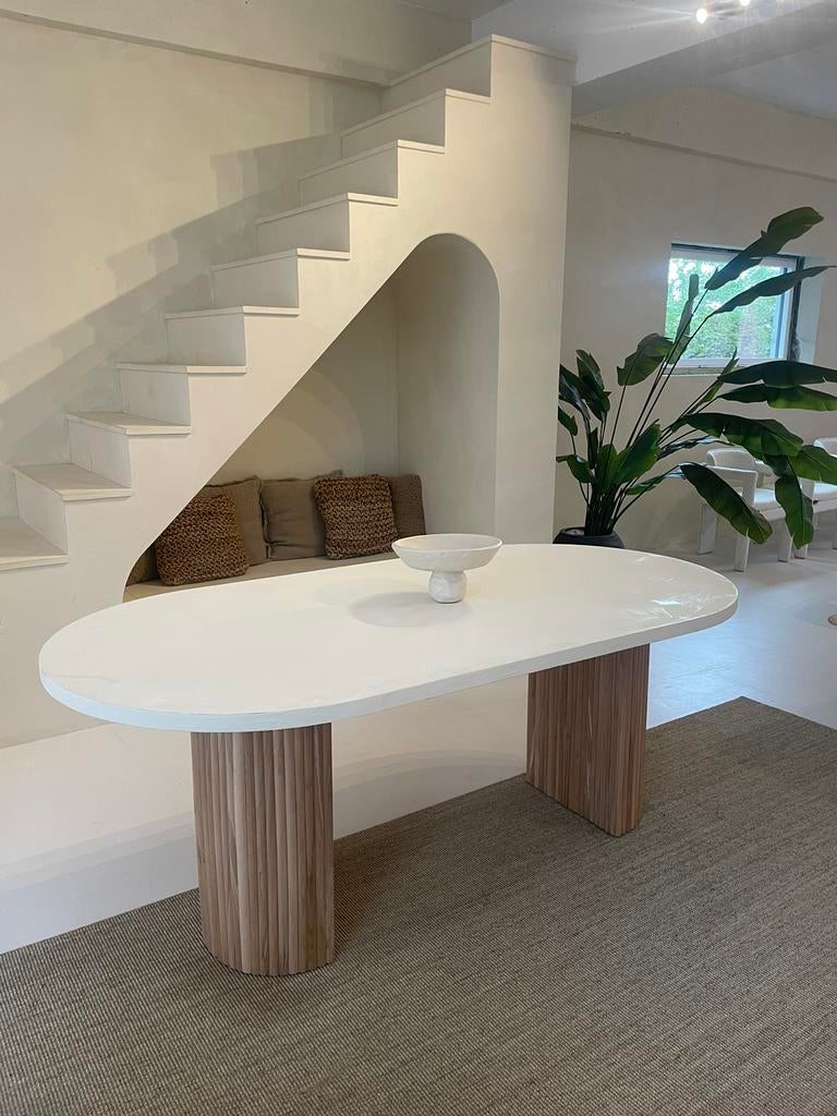 Nu voor € 899,- !! Beton ciré tafel met eiken poten., Huis en Inrichting, Ophalen of Verzenden, Vijf personen of meer, Ovaal, Nieuw