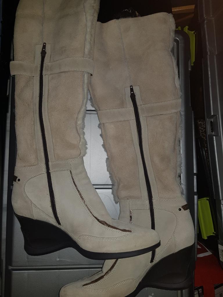 Janet Sport hoge suède laarzen mt 39, Hoge laarzen, Beige, Nieuw, Ophalen of Verzenden