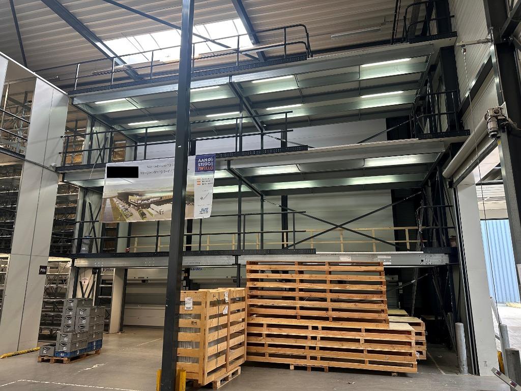 Gebruikte entresolvloer 8m - 3 etages - 11,00 x 2,70/3,60m, Ophalen of Verzenden, Zo goed als nieuw
