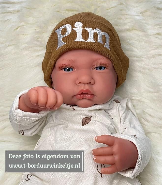 Baby mutsje/muts Brown Clay 50/56 of 62/68 met naam, Ophalen of Verzenden, Nieuw, Kraamcadeau