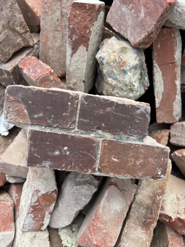 Zeer zeldzame paars bruine Groninger steen 21x5 10000 stuks, Ophalen of Verzenden, Gebruikt, Bakstenen