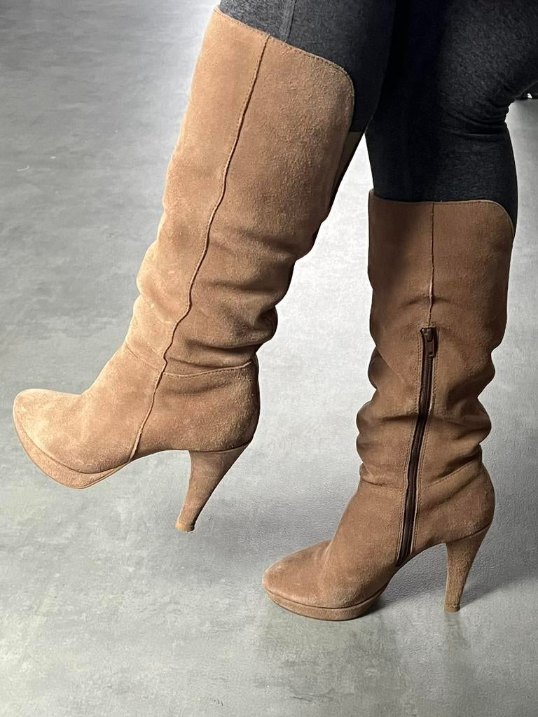 ZGAN Beige suède leren Invito laarzen met hoge hak maat 39, Kleding | Dames, Schoenen, Hoge laarzen, Bruin, Ophalen of Verzenden