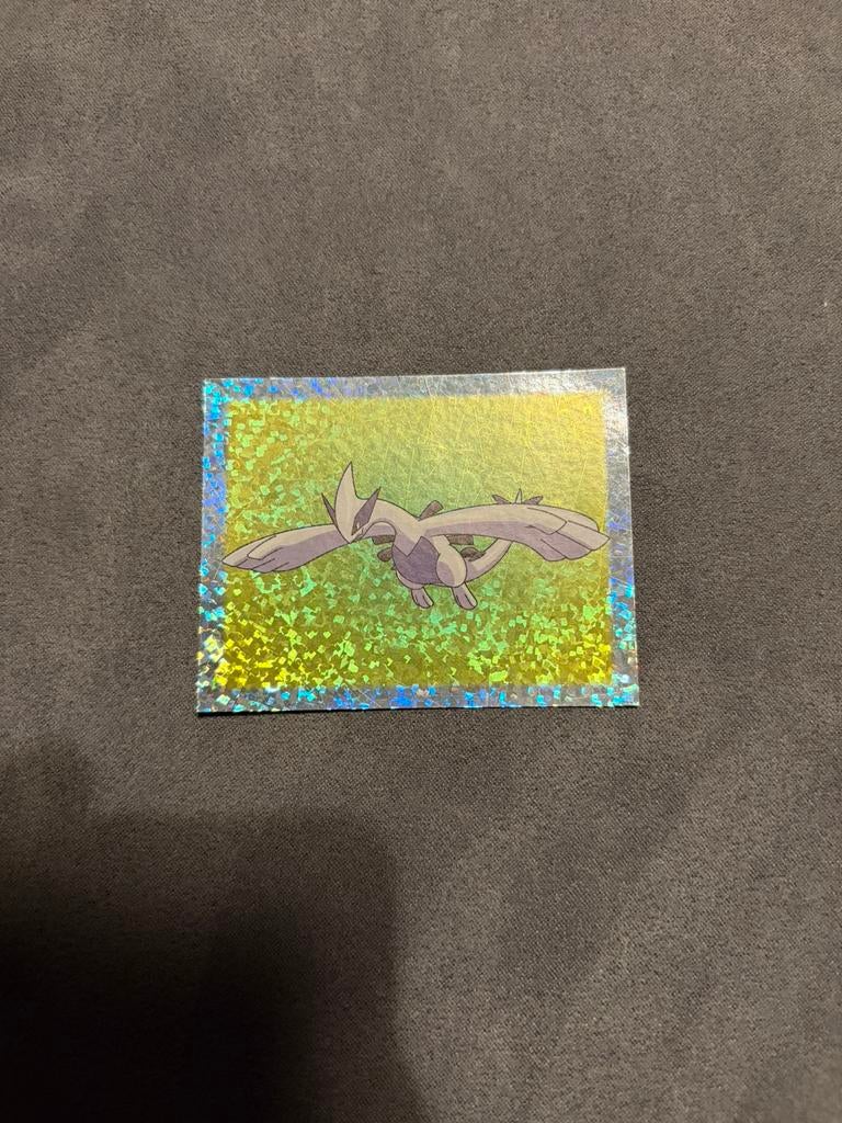 Pokemon Lugia 102 Merlin sticker 2001, Hobby en Vrije tijd, Verzamelkaartspellen | Pokémon, Ophalen, Zo goed als nieuw