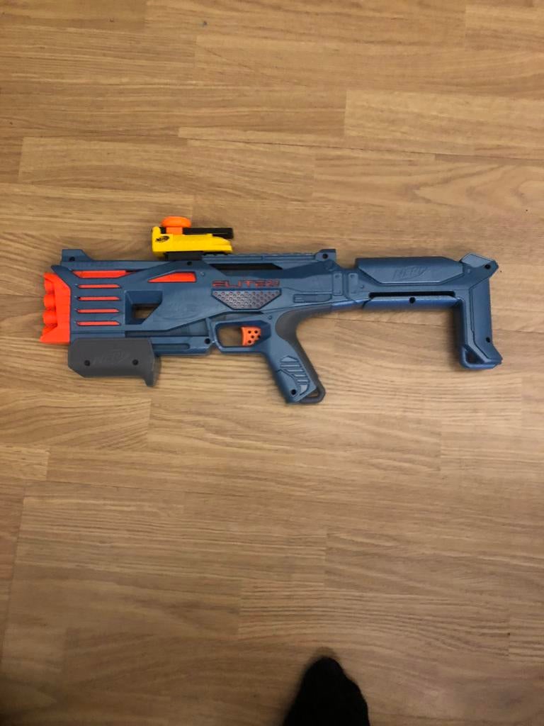 2 nerfs met een handjevol pijltjes + kijker, Ophalen of Verzenden, Gebruikt