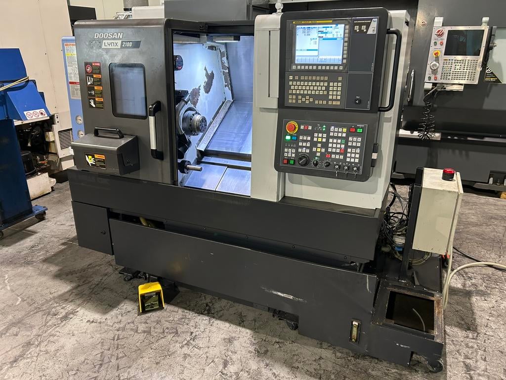 Doosan Lynx 2100 CNC Draaibank, Doe-het-zelf en Verbouw, Draaibanken, Ophalen, 500 tot 1000 mm, Zo goed als nieuw, Metaaldraaibank