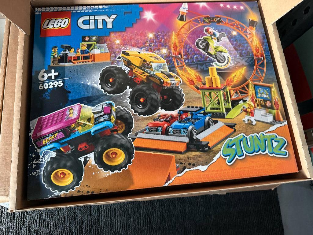 LEGO  Stuntshow arena (60295) | NIEUW IN DOOS, Info@lego.com, Denemarken, Lego, Nieuw