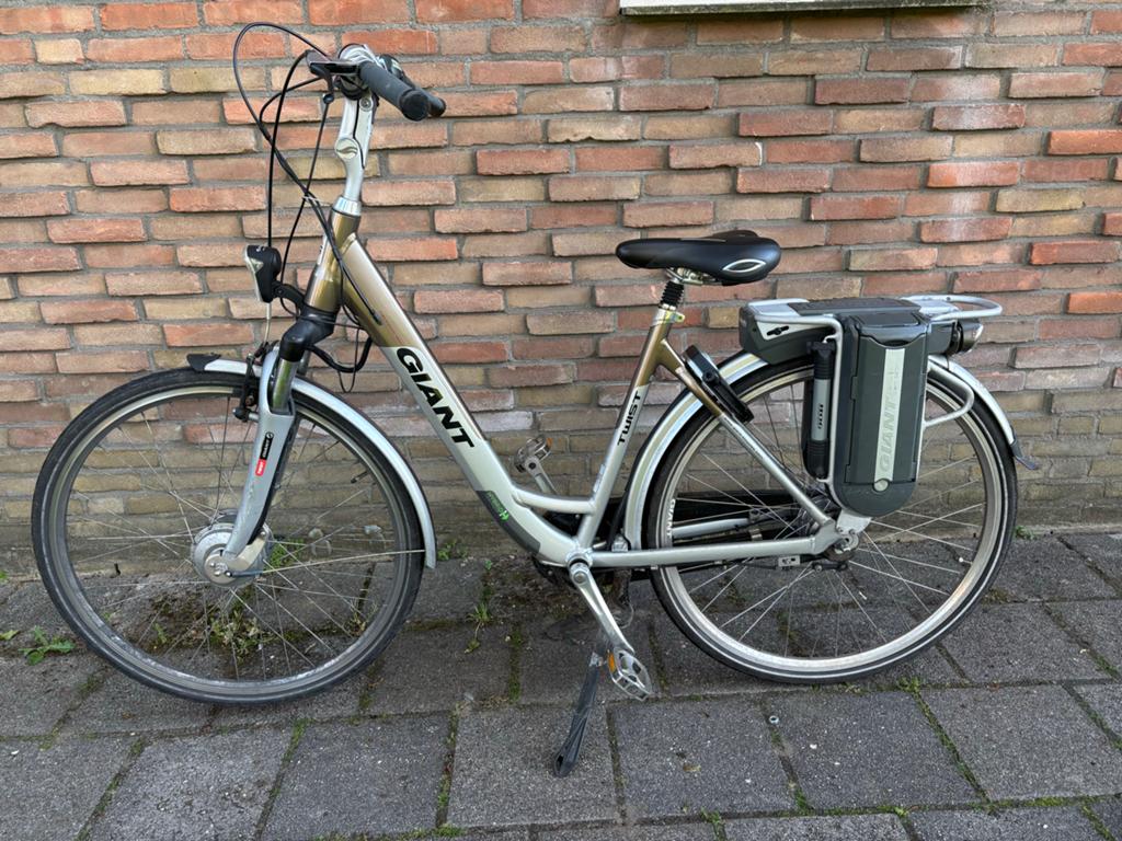 Giant Twist E-bike - Accu's defect, revisie nodig, Ophalen, Minder dan 30 km per accu, Gebruikt, Giant