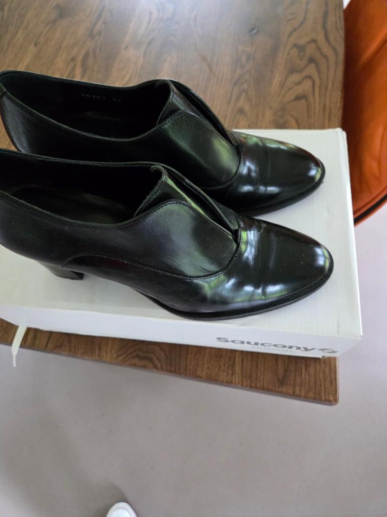 Nieuwe leren pumps Pertini 39, Kleding | Dames, Schoenen, Ophalen of Verzenden, Nieuw, Zwart