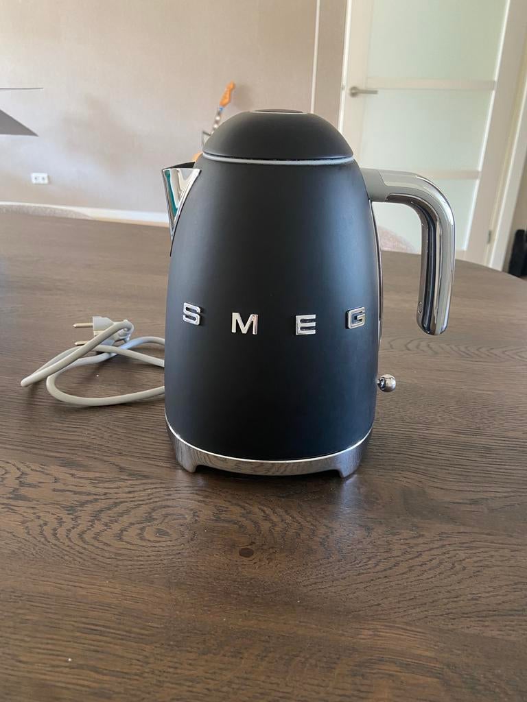 Smeg Waterkoker Mat Zwart, 1 tot 2 liter, Ophalen of Verzenden, Zo goed als nieuw
