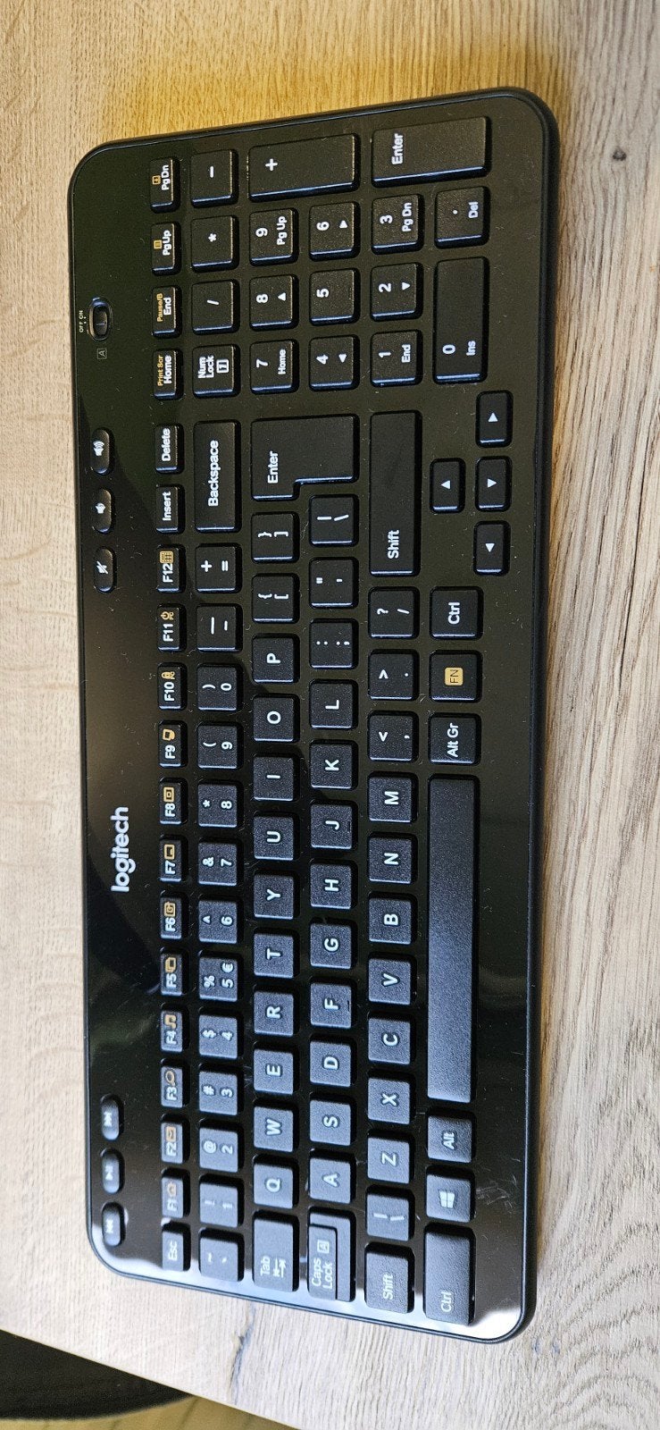 Logitech K360 Draadloos Toetsenbord - Compact en Betrouwbaar, Gebruikt, Logitech, Multimediatoetsen, Ophalen of Verzenden